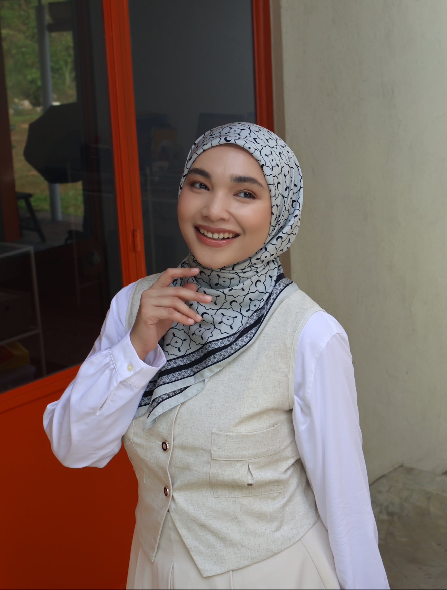 Eyra · Ivory