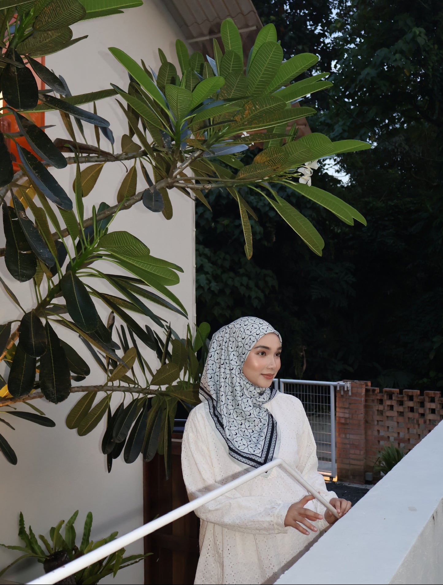Eyra · Ivory