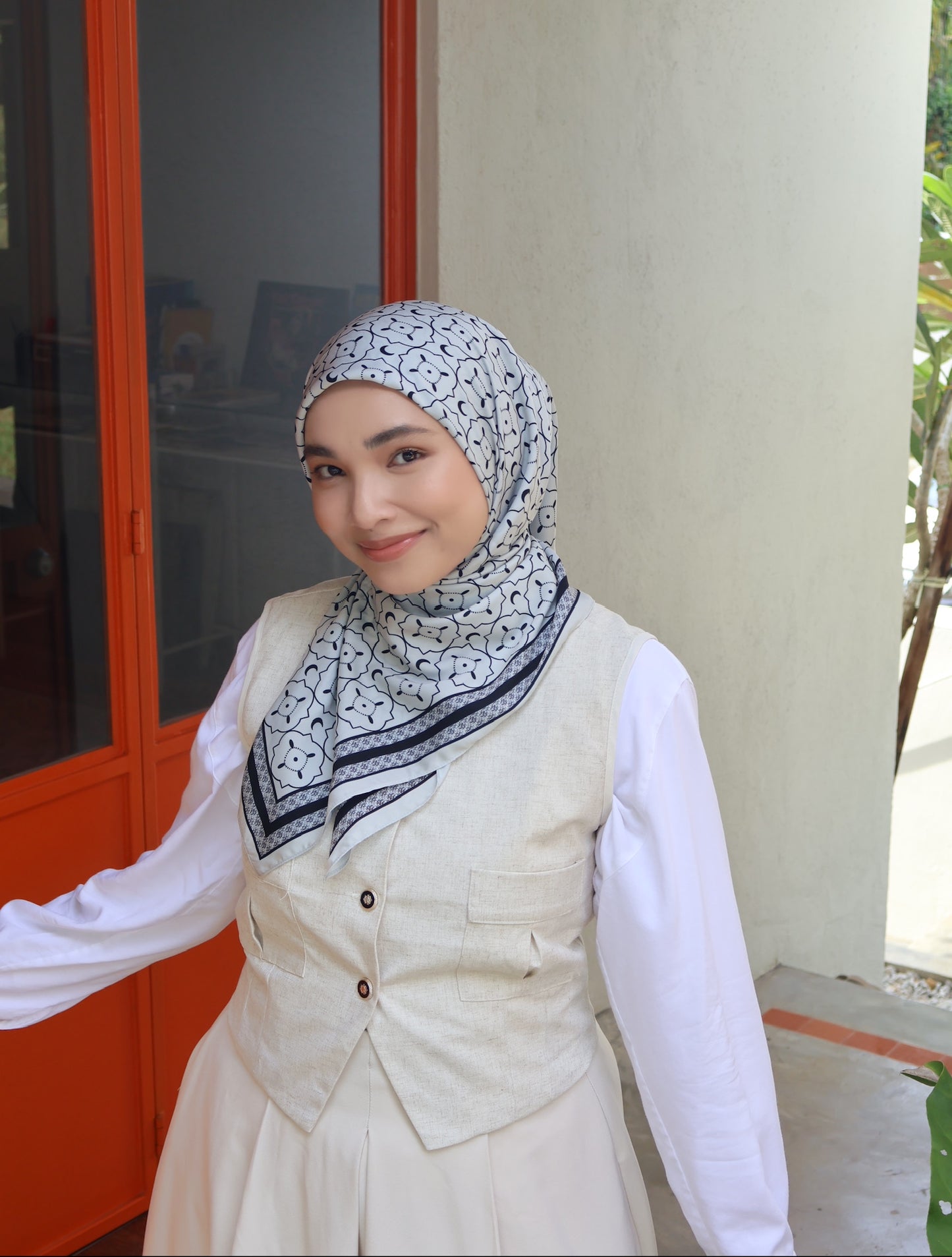 Eyra · Ivory