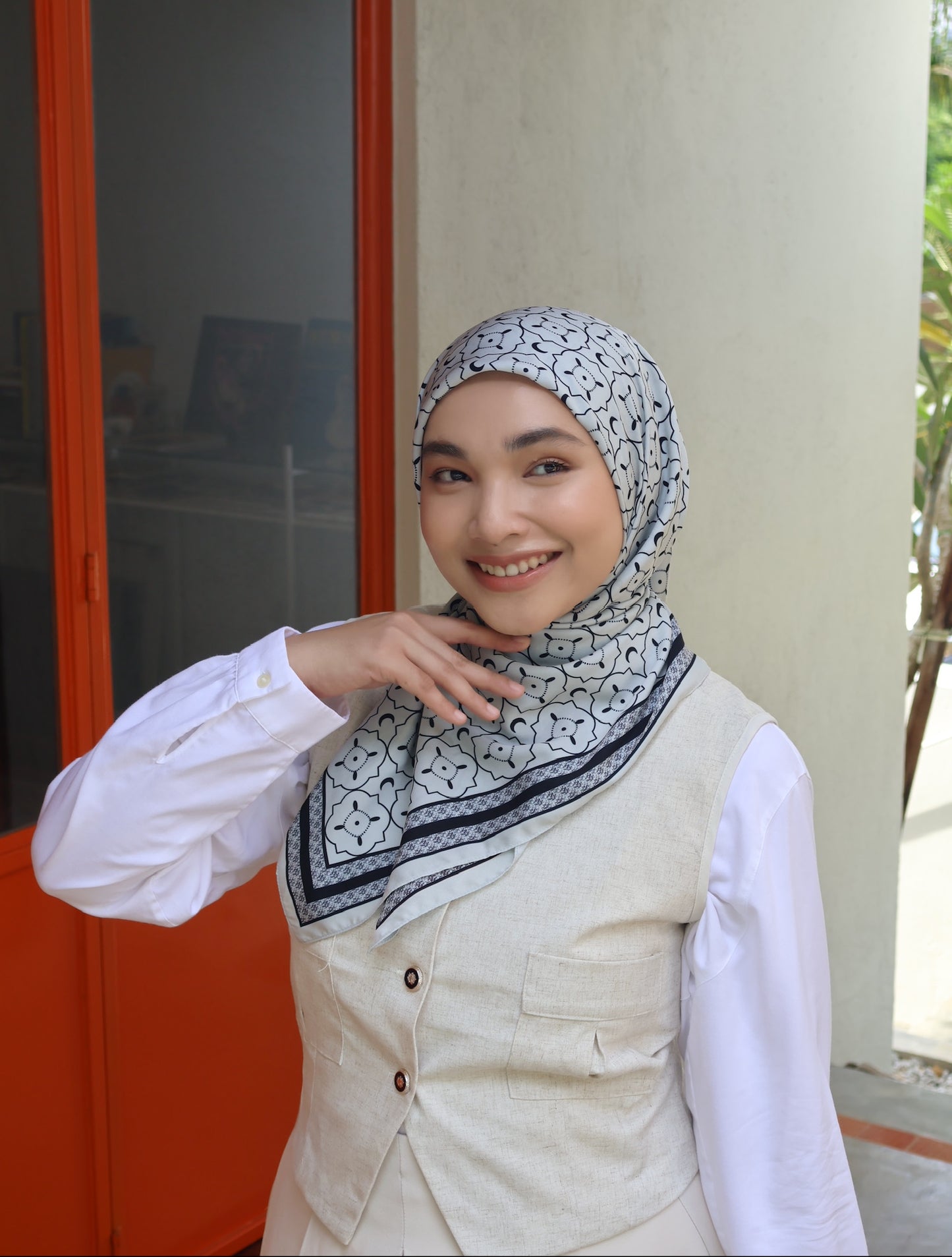Eyra · Ivory
